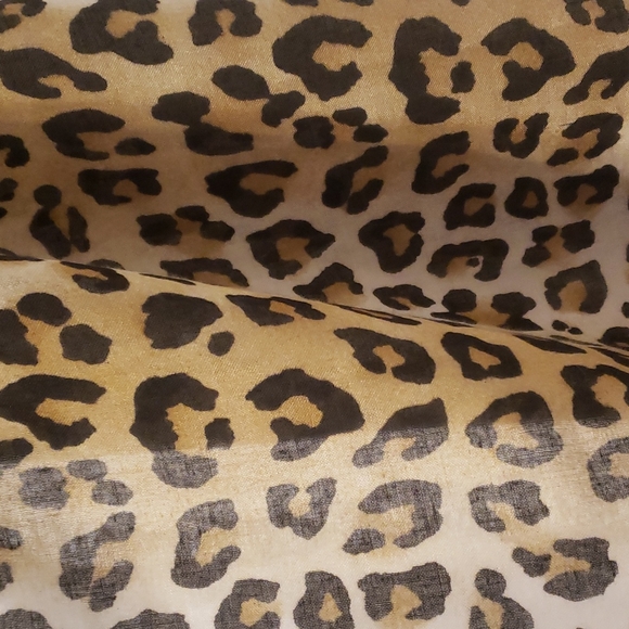 Leopard print and white long scarf with fringe - Picture 3 of 5